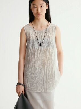 Sleeveless Crinkle Blouse in Soft Grey